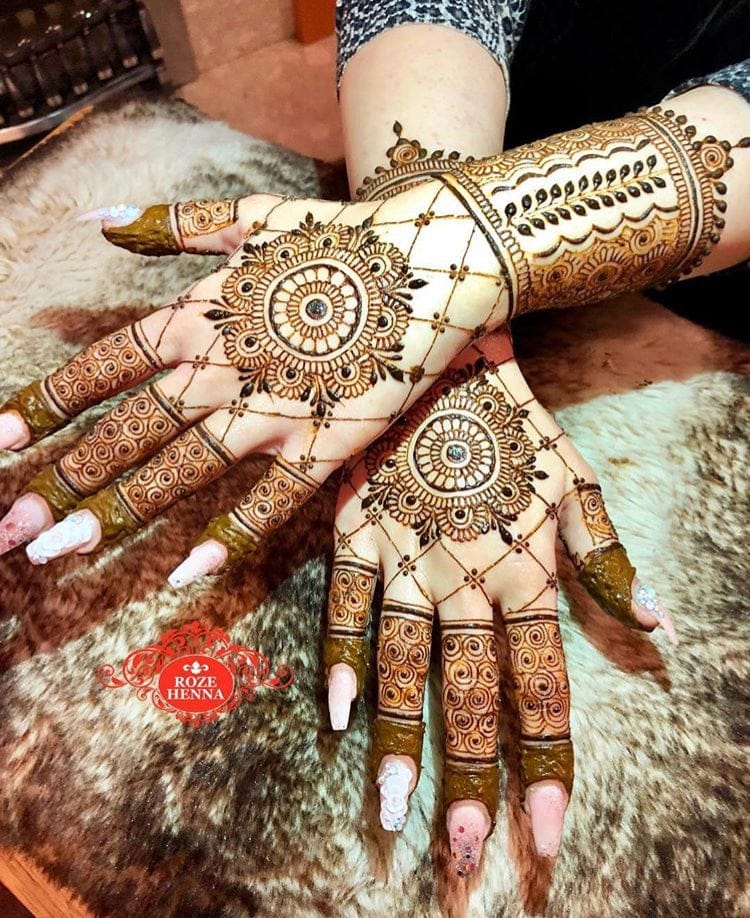 2 hands with natural henna applied for a bridal