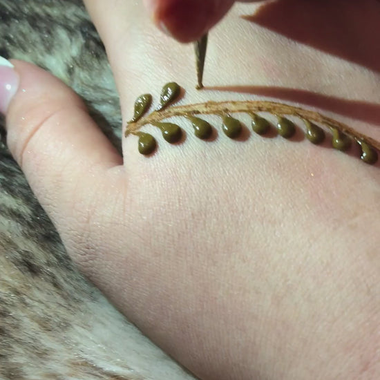 Video of vines being applied with a henna cone