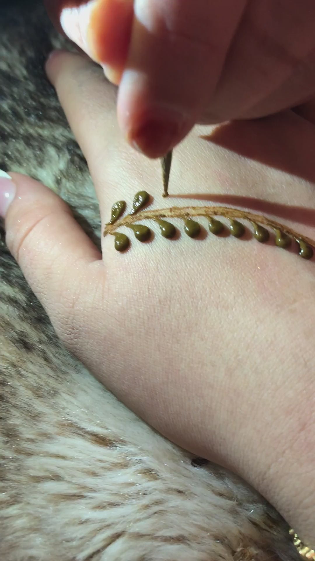 Video of vines being applied with a henna cone